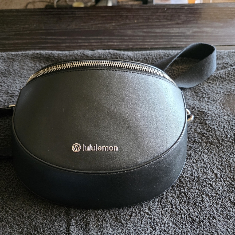 lululemon athletica Sleek Black Belt Bag